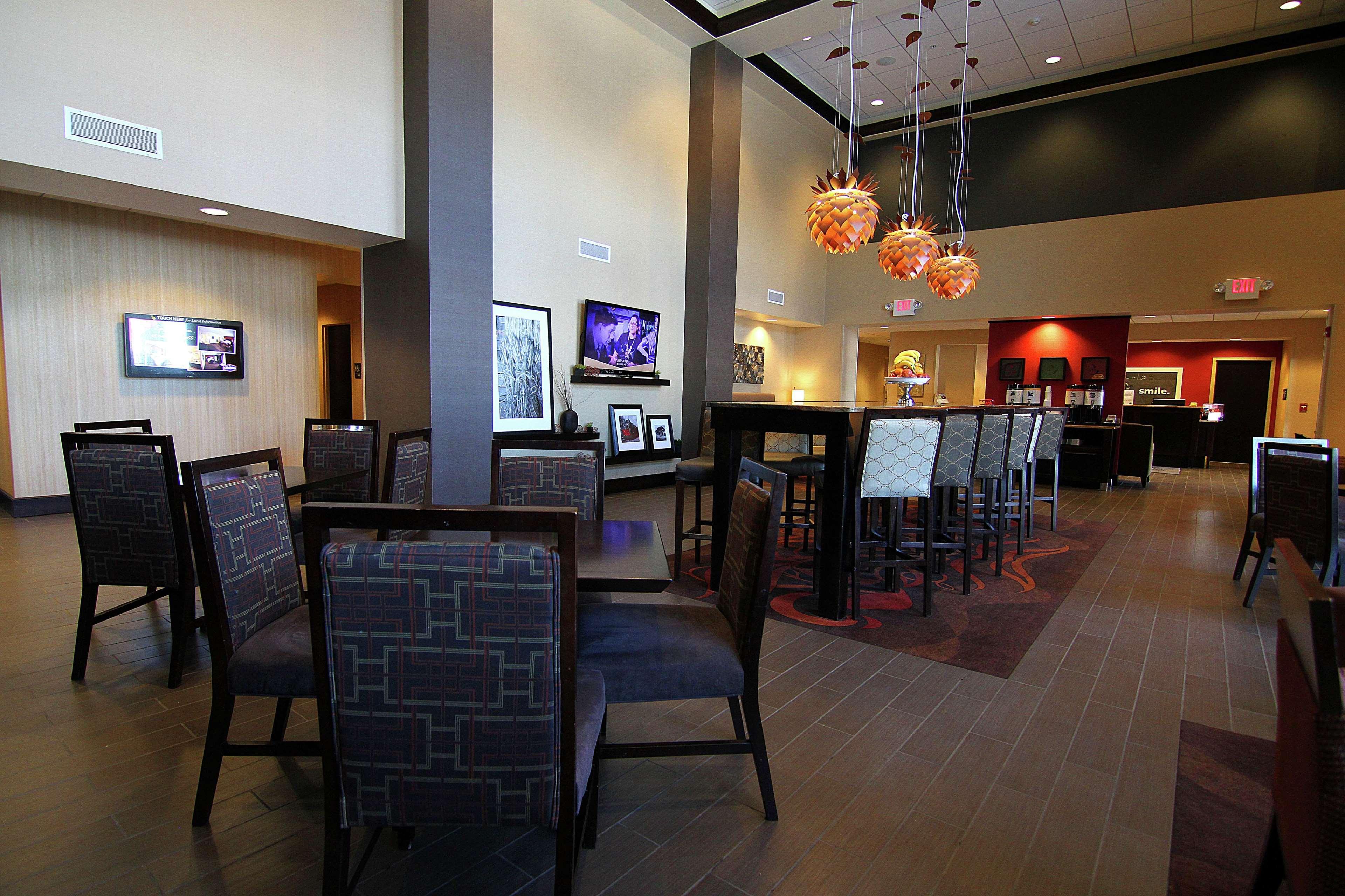 Hampton Inn&Suites Grand Forks Exterior foto