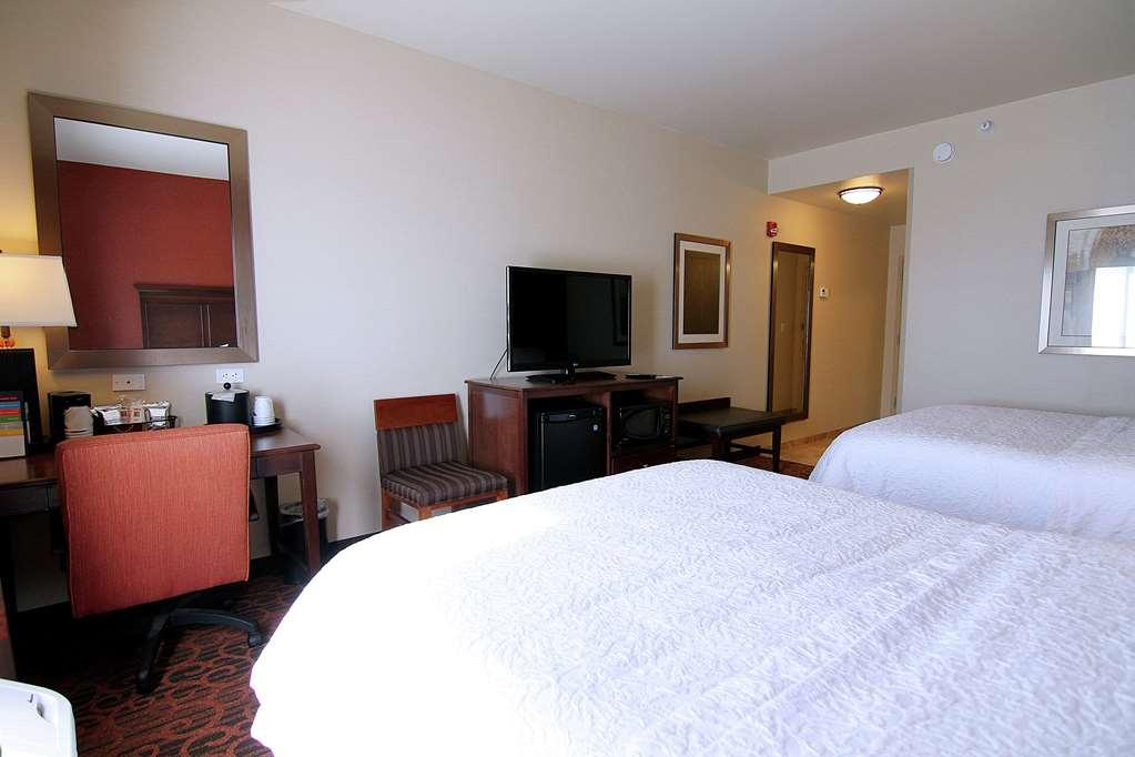 Hampton Inn&Suites Grand Forks Zimmer foto