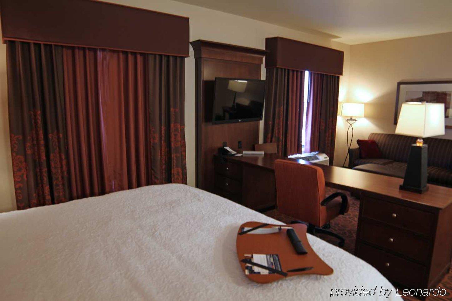 Hampton Inn&Suites Grand Forks Exterior foto
