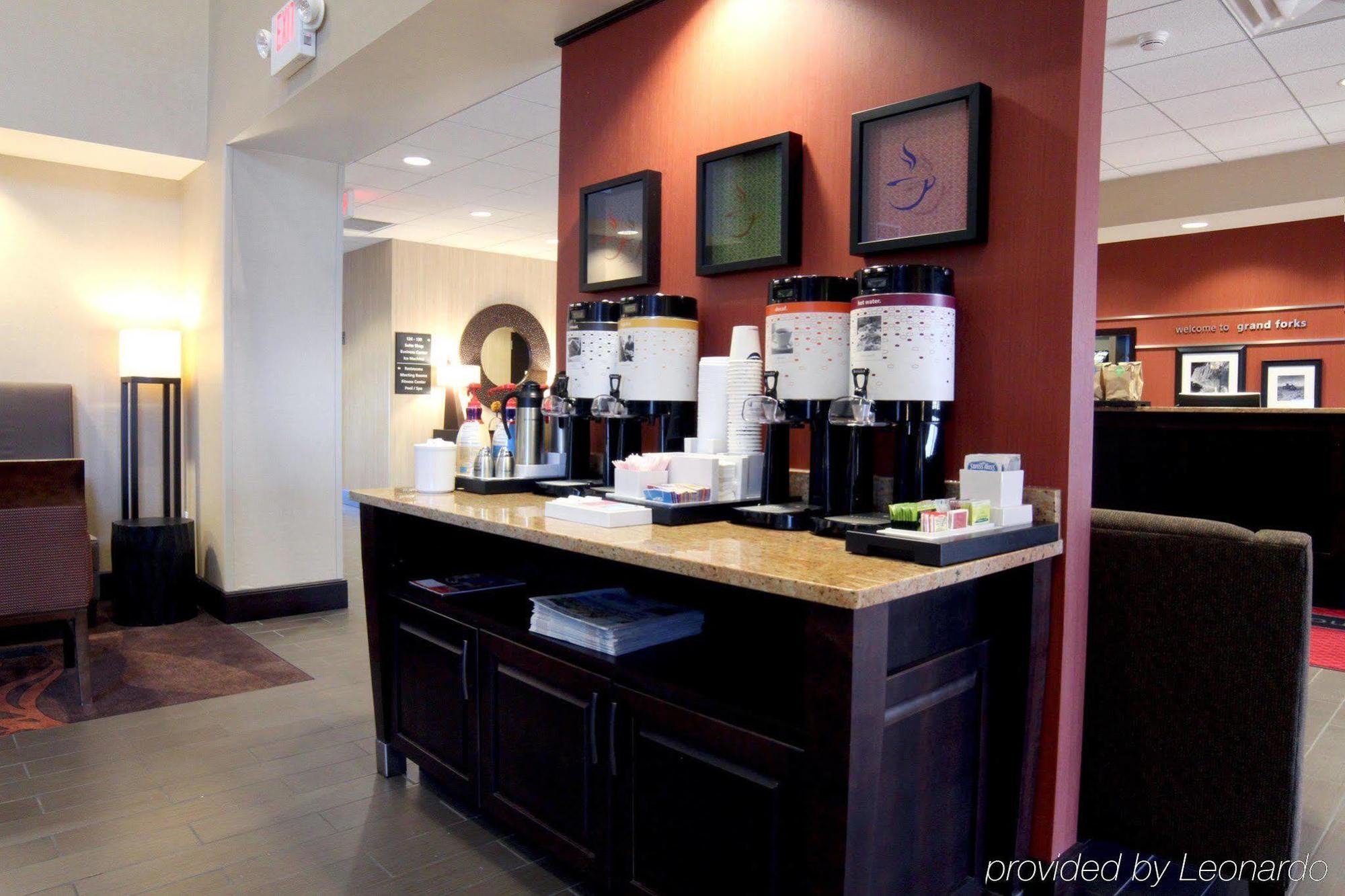 Hampton Inn&Suites Grand Forks Exterior foto