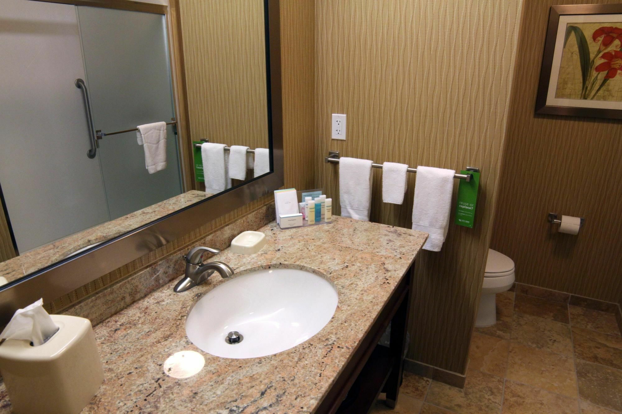 Hampton Inn&Suites Grand Forks Exterior foto
